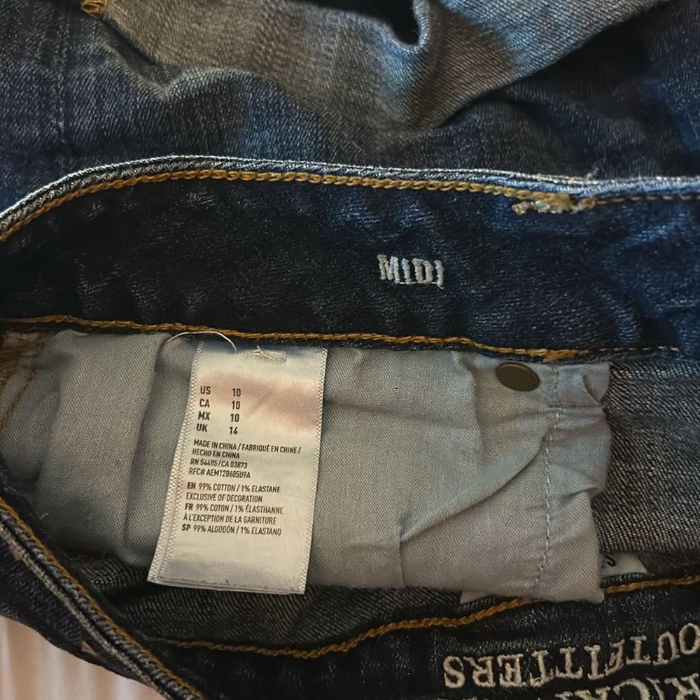 Super Stretch Midi Jean Shorts - Picture 3 of 6
